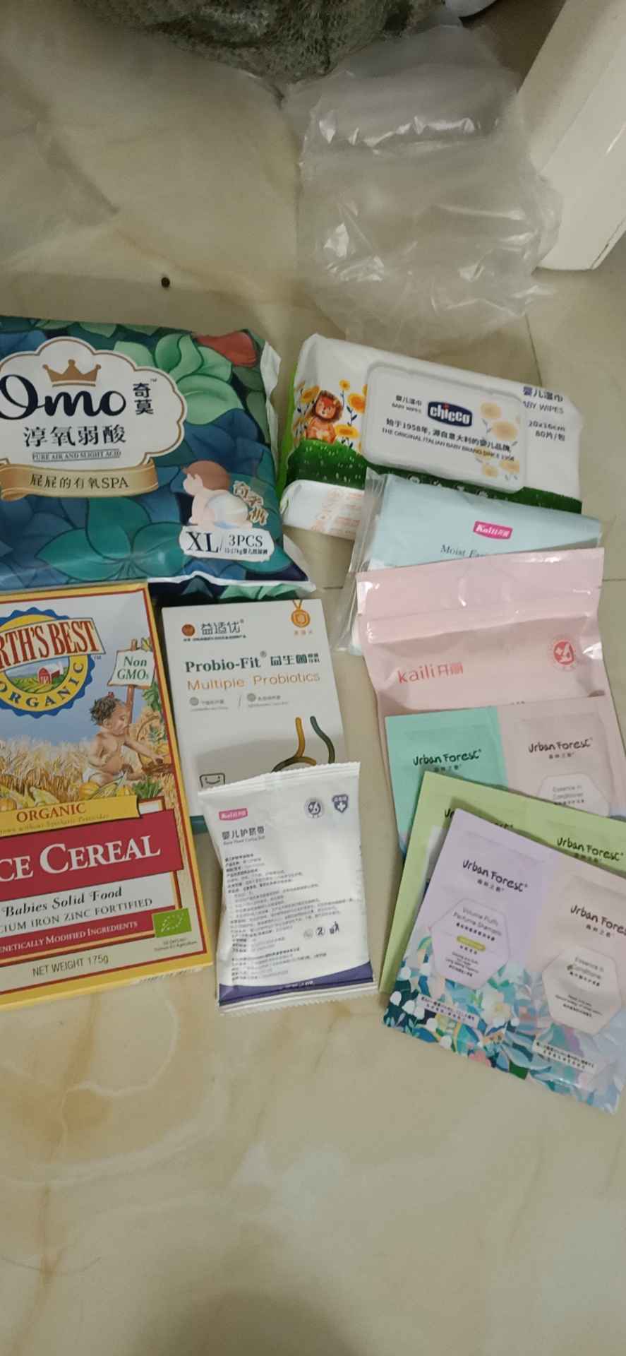 妈妈网萌新妈妈礼盒，湿巾米粉尿裤都有