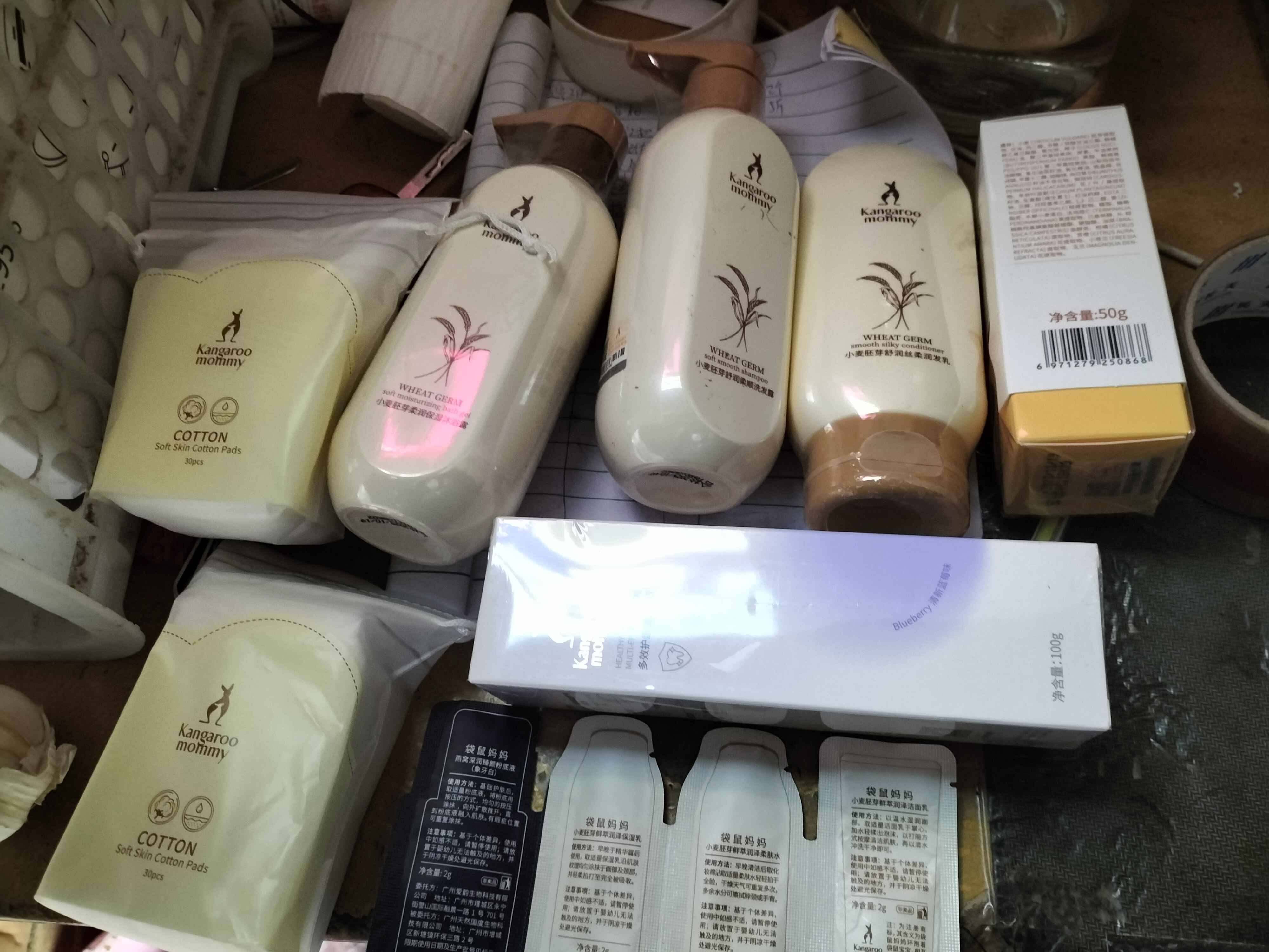 袋鼠妈妈小麦洗护三件套，还送了不少礼品