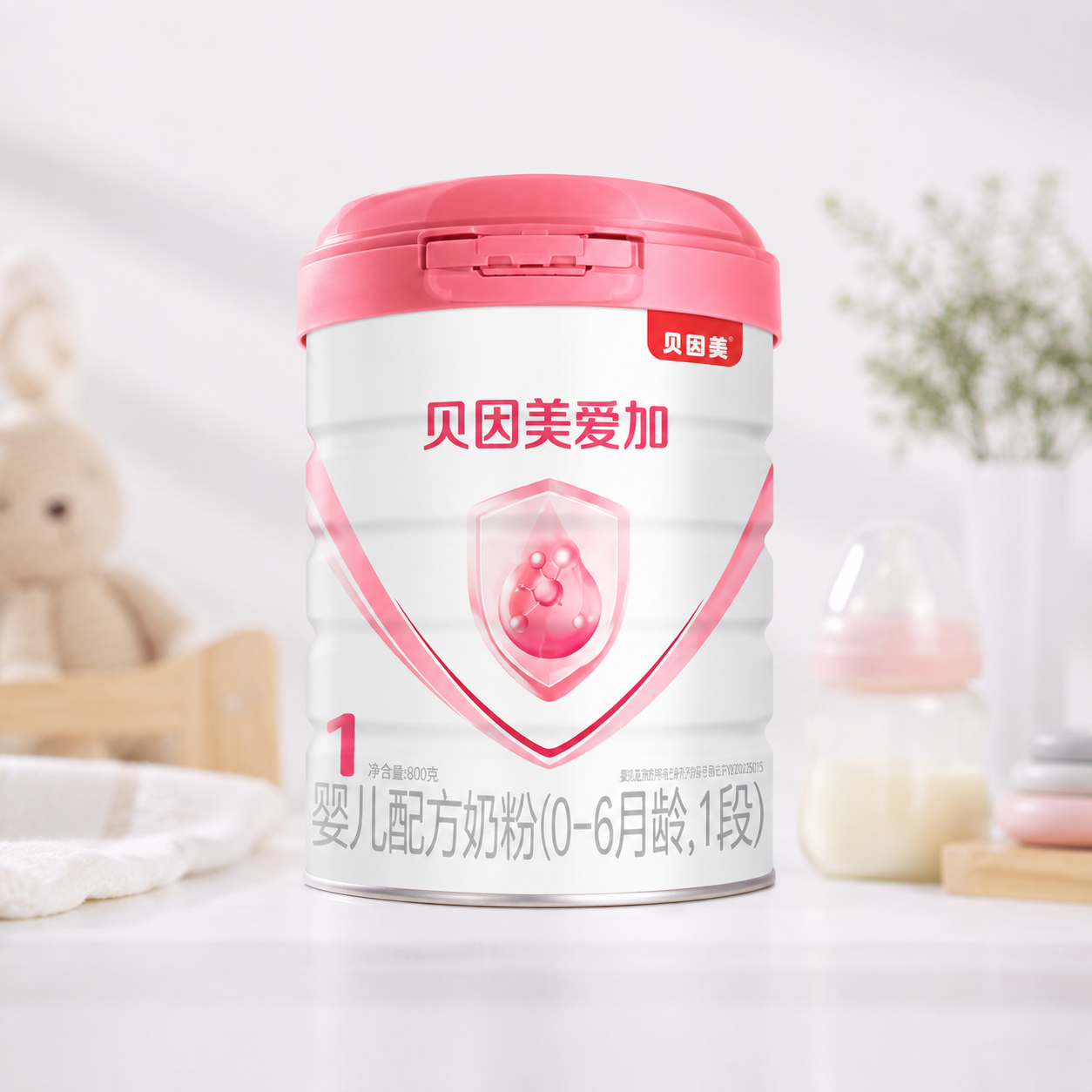 贝因美爱加奶粉1段产品正面图,清晰的奶粉罐,高端母婴摄影风格,明亮柔和的光线,浅色背景,专业测评氛围。