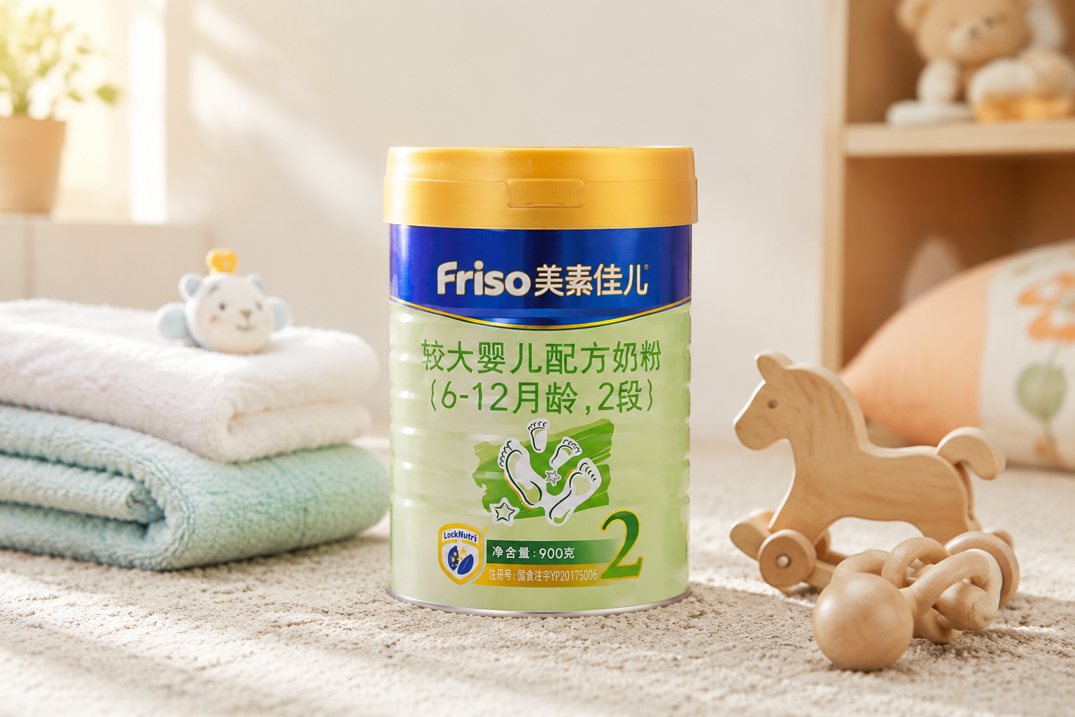 一罐美素佳儿金装2段奶粉的高清产品图，放置在温馨的母婴环境中，旁边有柔软的婴儿毛巾和木质玩具，柔和的自然光，专业商业摄影，8k分辨率，逼真细节。