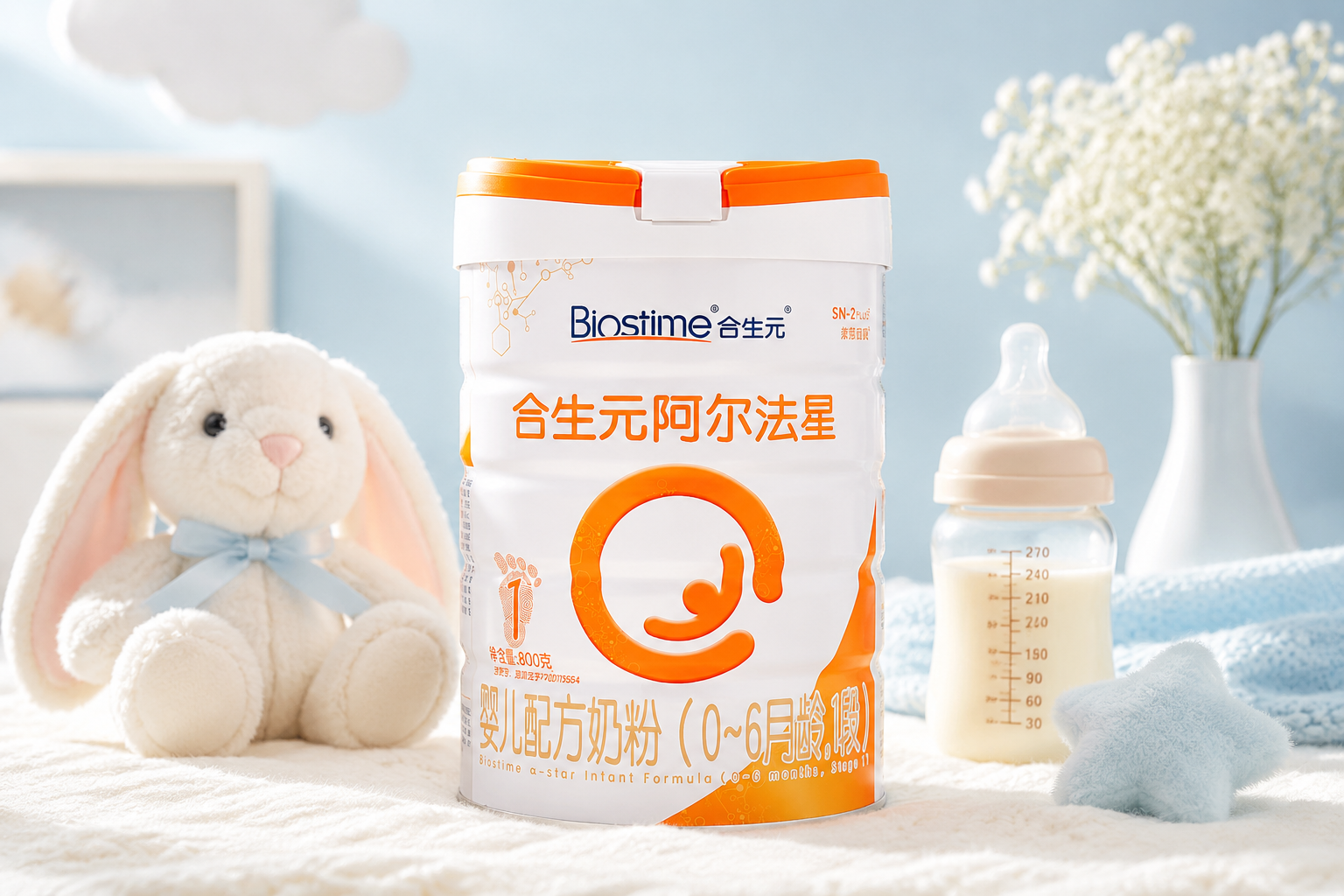 一罐合生元阿尔法星奶粉1段放置在明亮温馨的母婴摄影棚中央，旁边有可爱的初生婴儿毛绒玩具和奶瓶，背景是柔和的浅蓝色调，打光专业，呈现出高端母婴博主测评的质感，8k分辨率，照片级真实。