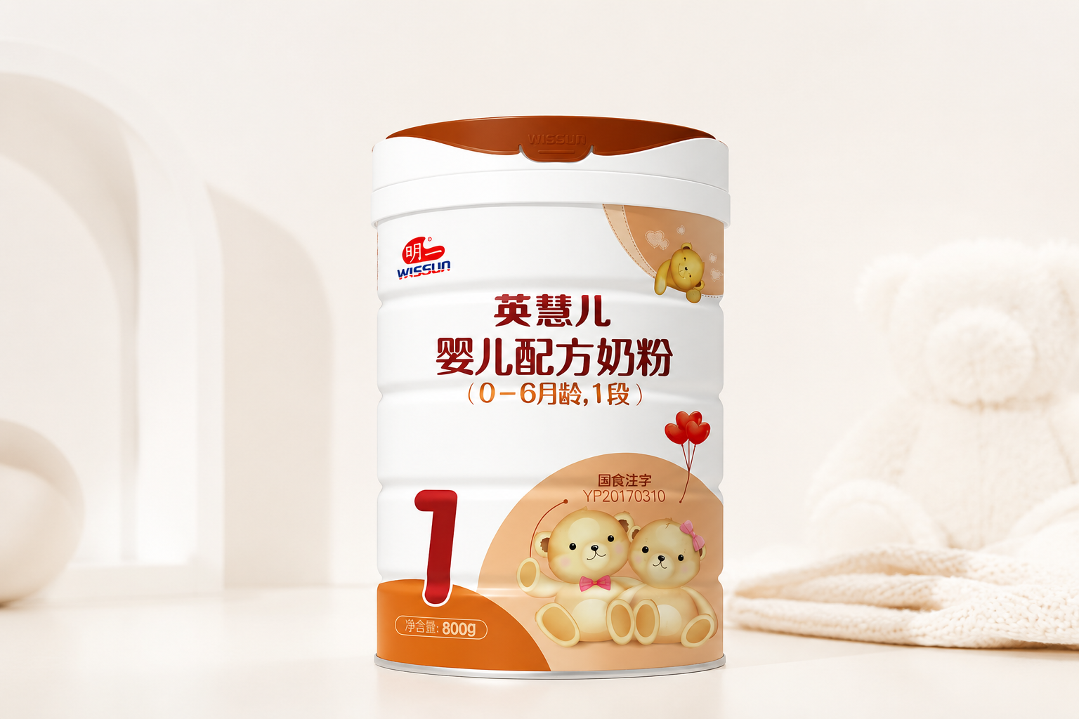 一罐明一英慧儿奶粉1段的专业产品摄影图，放置在干净的浅色背景上，光线明亮柔和，展现出高端母婴产品的质感。