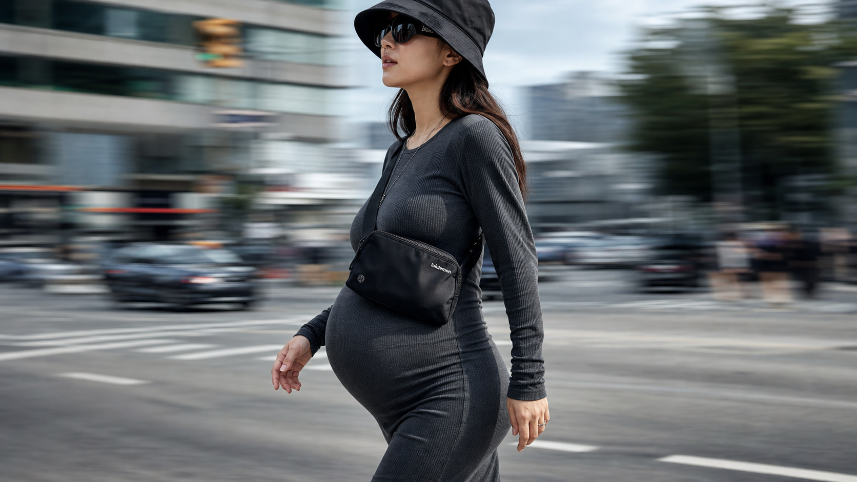 Close-up shot of a fashionable Chinese pregnant wo