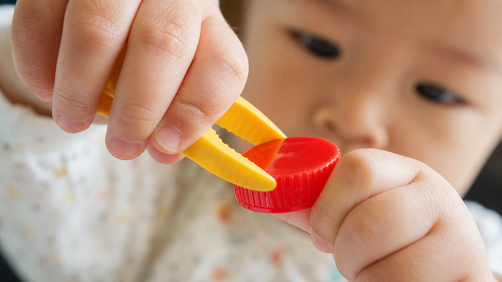 Macro photography, close-up of a Chinese baby's ti