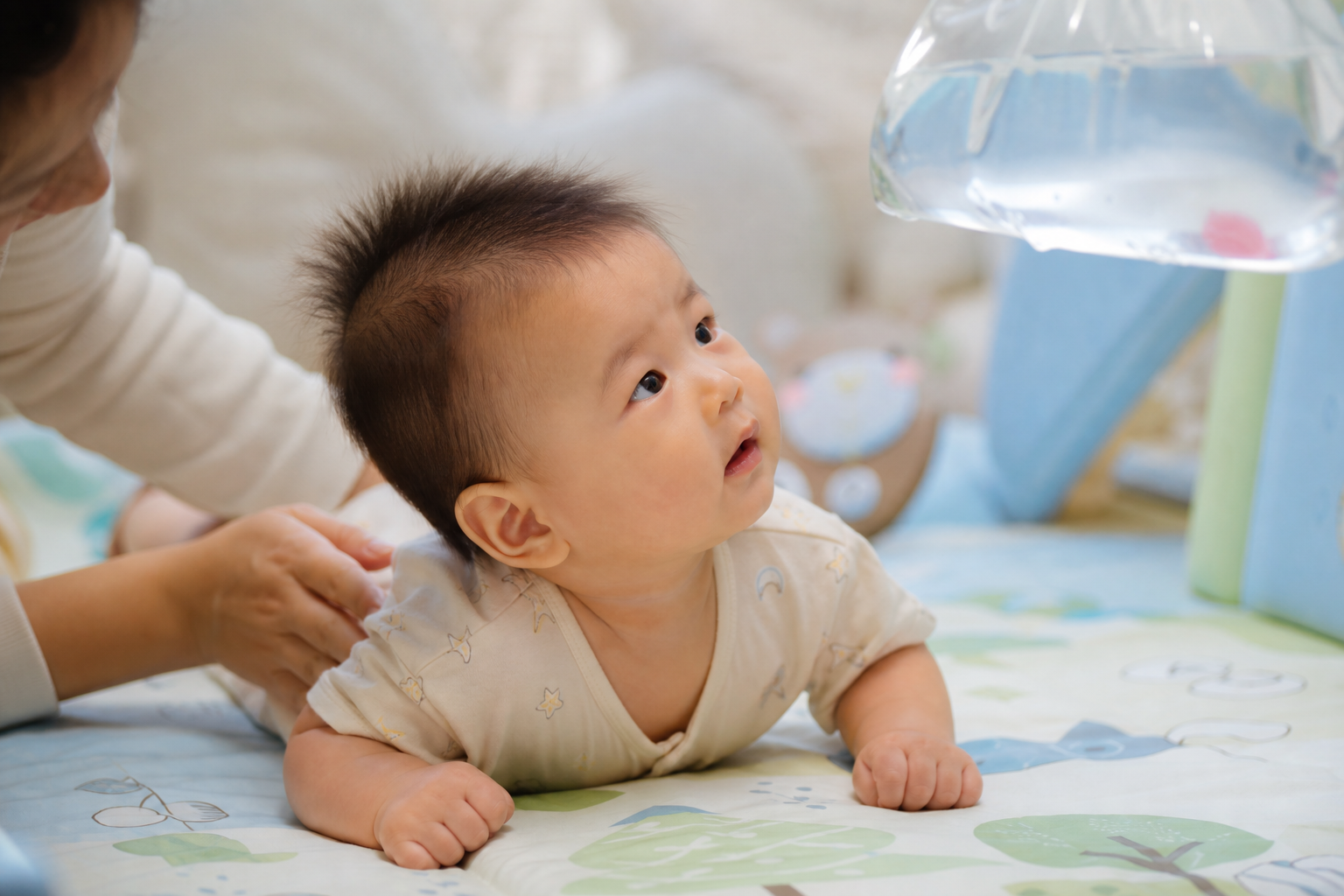 宝宝一趴就哭？三招搞定无痛趴撑！