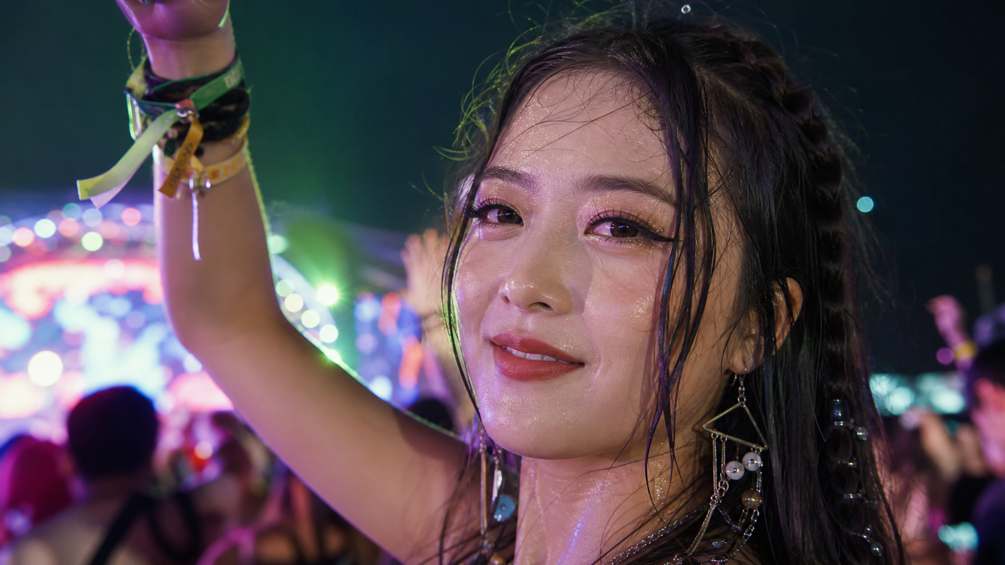 暴汗演出不翘边！假睫毛焊死秘籍公开
