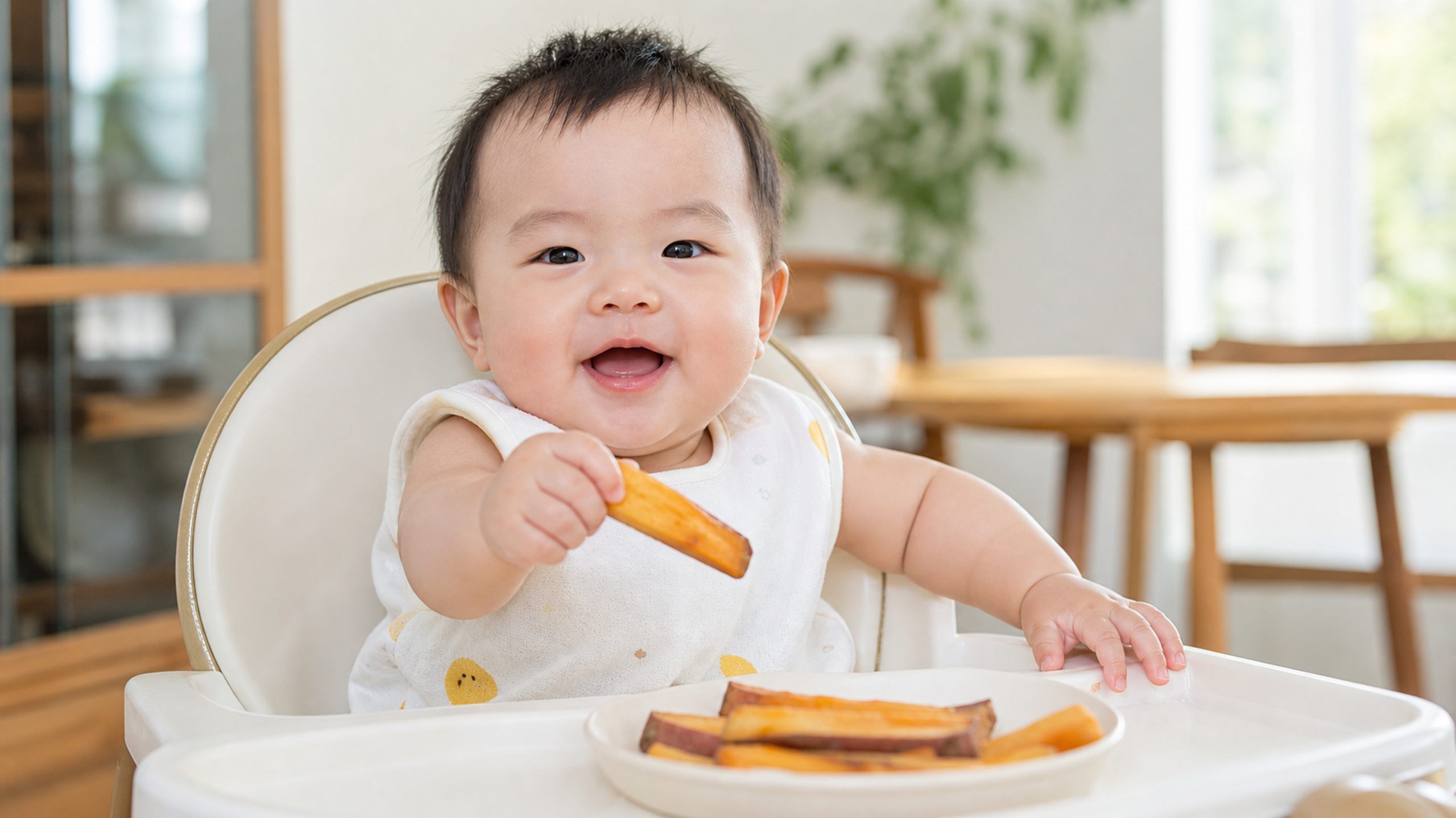 夏日宝宝吃饭像打仗？这招搞定滑腻！