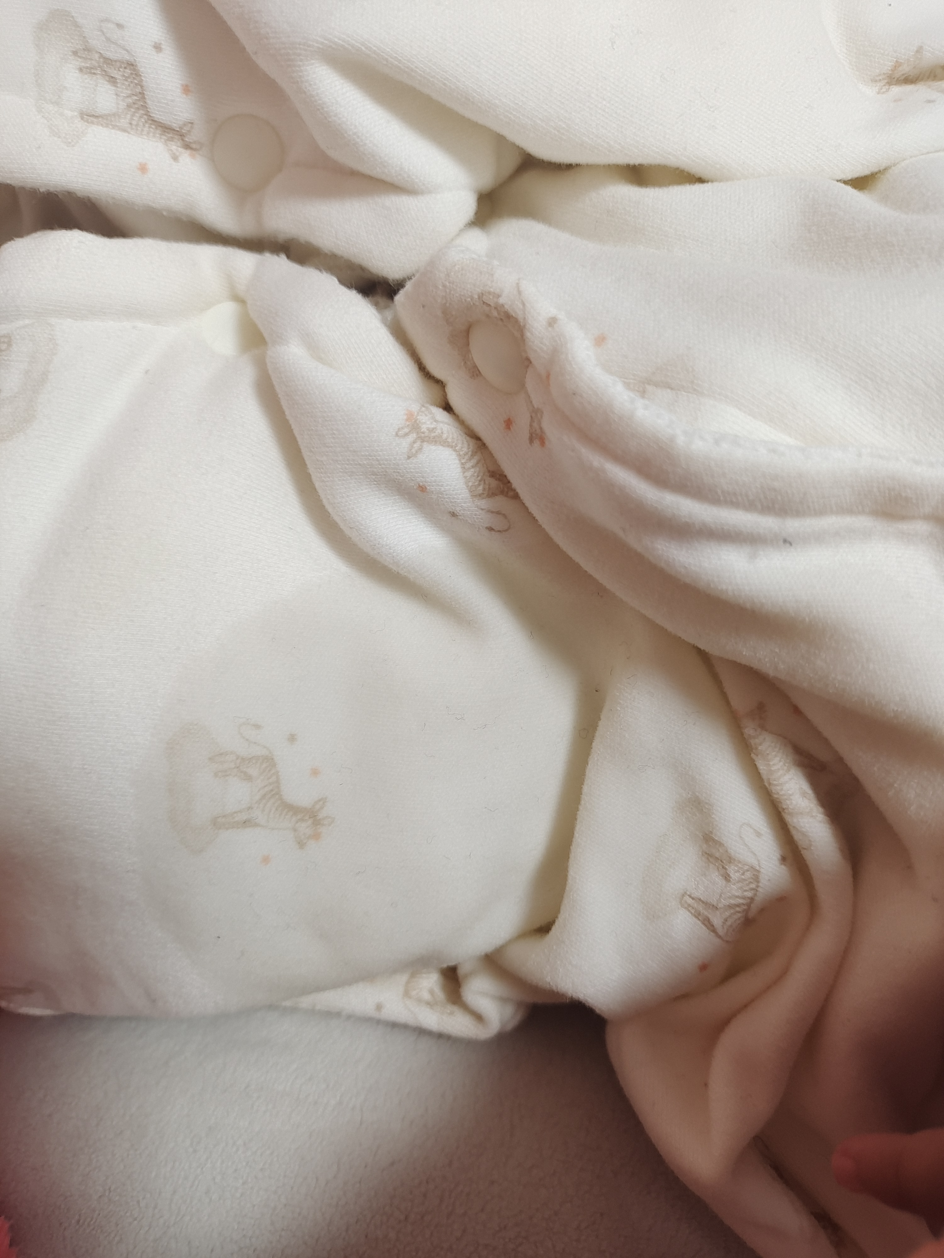 哺乳期妈妈的烦恼：胸型变化与漏奶尴尬